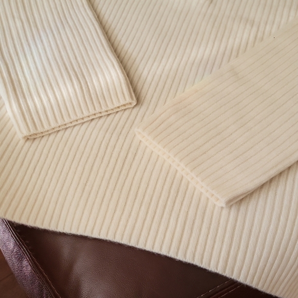 Club Monaco Wool & Cashmere Blend Ribbed Knit Oversized Henley Sweater - Picture 8 of 15